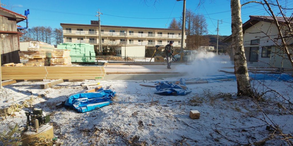 ここに建ちます。八ケ岳・野辺山高原・こ・・カナディアンロッキー