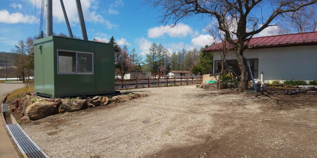 長野県南佐久郡南牧村 信州野辺山高原 Bの宿こっつぁんち 一棟貸しペットOKバリアフリー きらりＮＯＢＥＹＡＭＡ 薪窯焼きピッツァと生パスタの店 カナディアンロッキーの近く 国立天文台野辺山 駐車場・・八ケ岳・野辺山高原・こっつぁんち・・カナディアンロッキー